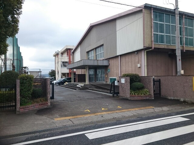 中学校　市立長野郷中学校（中学校）まで800m