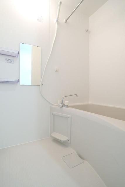 バス・シャワールーム　コンパクトで使いやすいお風呂です