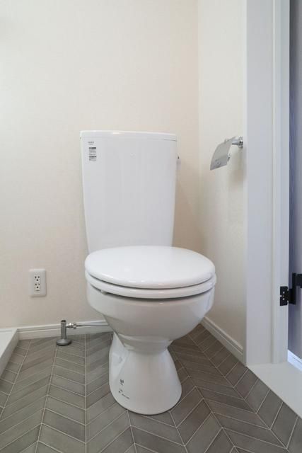トイレ　落ち着いた色調のトイレです