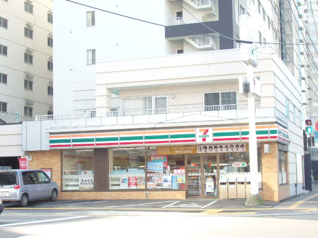 コンビニ　セブンイレブン（コンビニ）まで203m