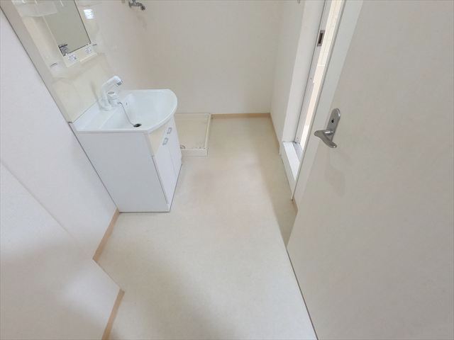 洗面設備　ゆったりとした脱衣スペース