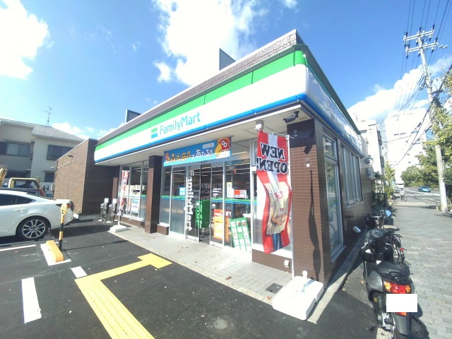 コンビニ　ファミリーマート灘大内店（コンビニ）まで336m