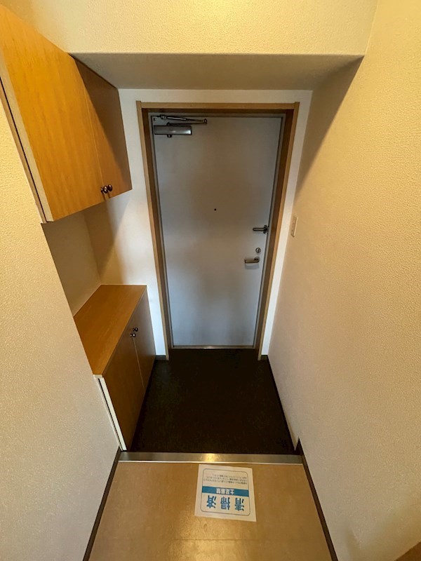 玄関　違うお部屋の写真です。ご参考までに