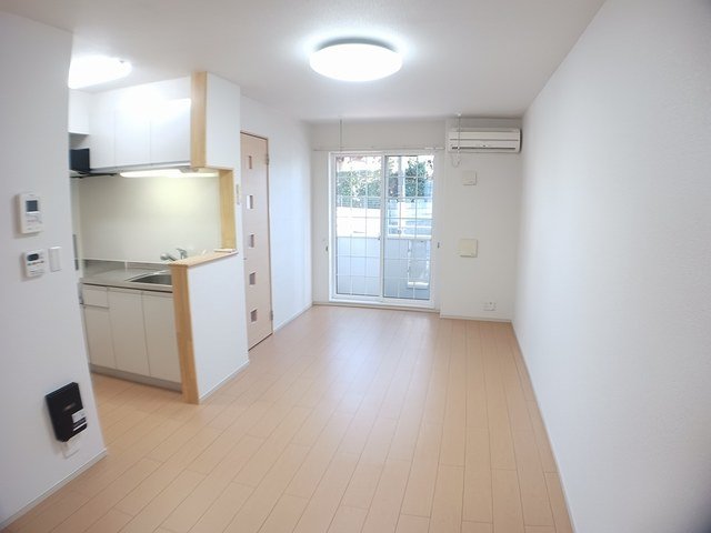 居室・リビング　こちらの居間で趣味の時間をお楽しみください