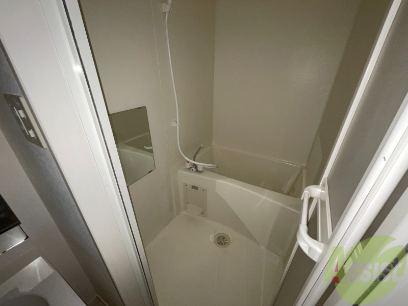 バス・シャワールーム　浴室は洗い場が広く鏡が付いて使いやすいです