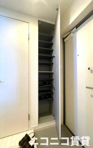 玄関　モデルルームの為、現状を優先致します。