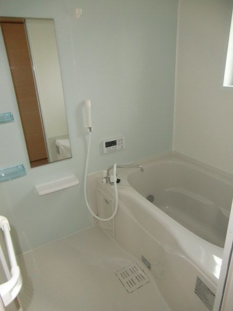 バス・シャワールーム　追い焚き機能と乾燥機がついてます