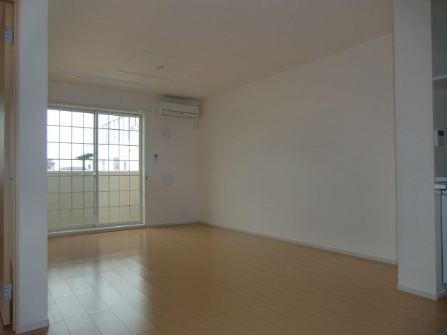 居室・リビング　明るいリビングです