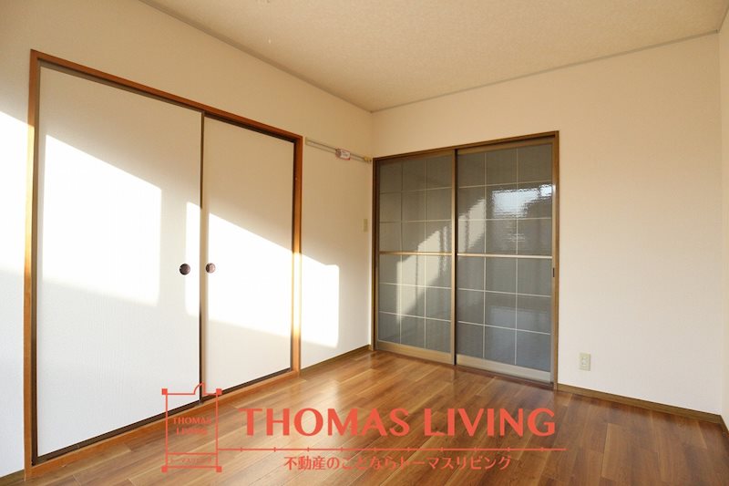 居室・リビング　実際の写真を準備中の為、同じ建物の別室写真です。参考下さい。