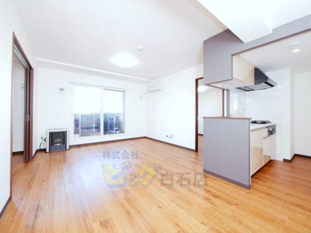 居室・リビング　日当たり良好で明るいリビングです♪