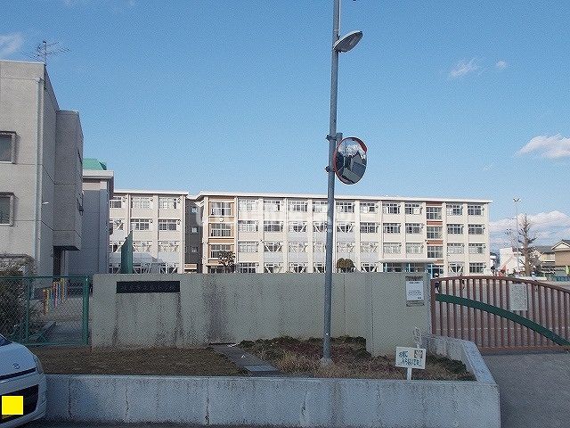 小学校　岐阜市立島小学校（小学校）まで722m