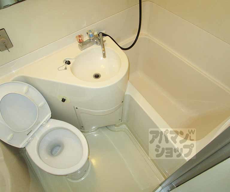 バス・シャワールーム　３０５号室の写真です。