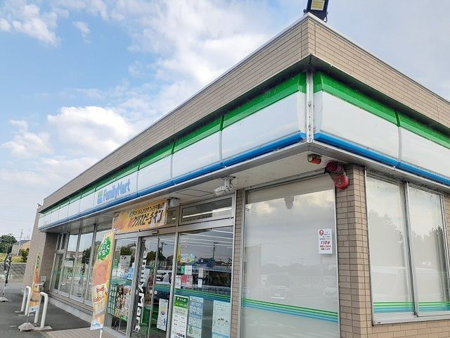 コンビニ　ファミリーマート（コンビニ）まで400m