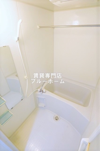 バス・シャワールーム　浴室乾燥機付きのお風呂！