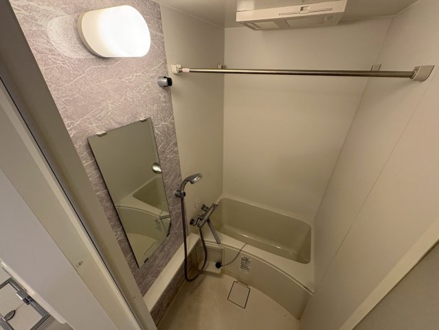 バス・シャワールーム　落ち着いた空間のお風呂です