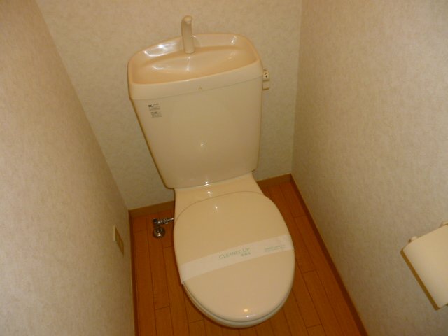 トイレ　別号室の参考写真です。