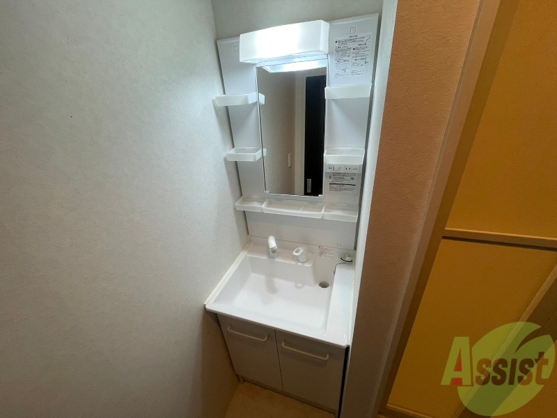 洗面設備　独立洗面台です。大きくてよいですね。シャンプーもできます。