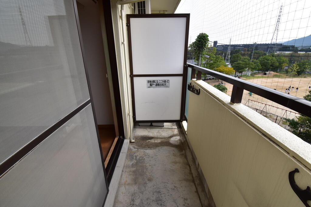 バルコニー　※同建物の別のお部屋の写真です。