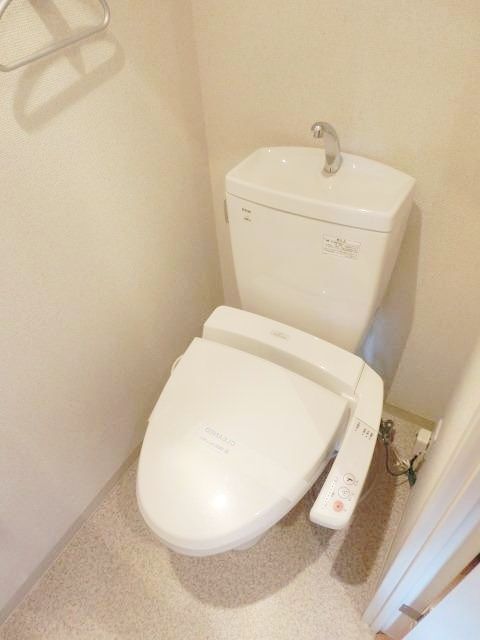 トイレ　（別タイプ参考写真）コンフォリア町屋　荒川区荒川５