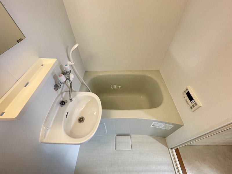 バス・シャワールーム　※別のお部屋のお写真です