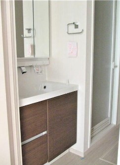 洗面設備　嬉しい独立洗面台付き。