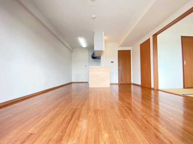 居室・リビング　同物件別部屋