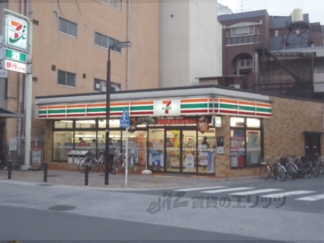 コンビニ　セブンイレブン京都桂駅東口店（コンビニ）まで200m