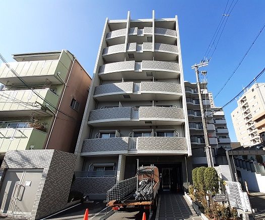1LDK Mansion in Chuo-ku, Osaka - Image 1