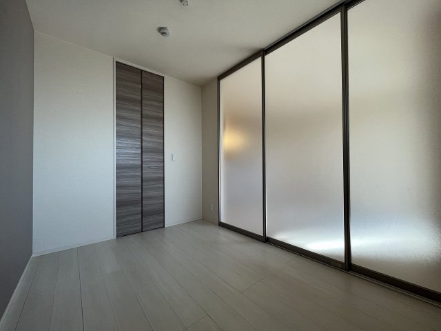 その他部屋・スペース　落ち着いて過ごせるお部屋なので、寝室にいかがでしょうか