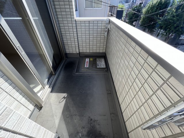 バルコニー　暖かな日差しのふりそそぐバルコニー