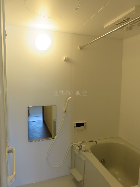 バス・シャワールーム　※同タイプの別部屋の写真です。