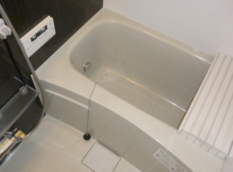 バス・シャワールーム　コンパクトで使いやすいお風呂です