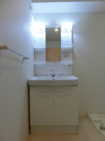 洗面設備　イメージ203号室の写真（反転あり）