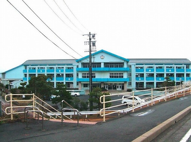 小学校　賀露小学校（小学校）まで4241m
