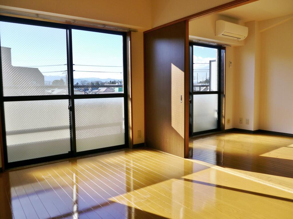 ディーセントハウス C棟の居間写真