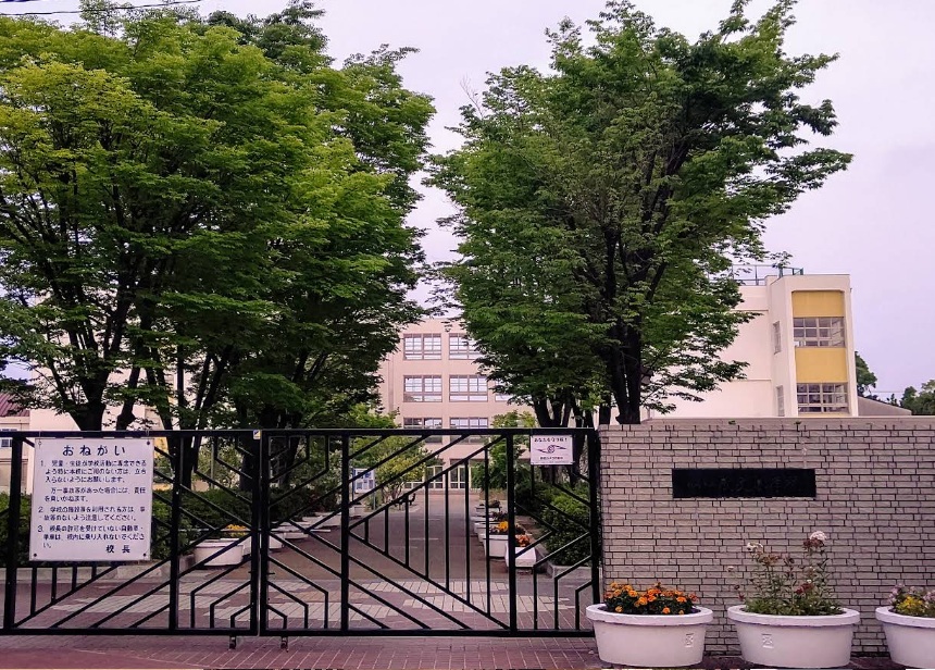 小学校　尼崎市立成文小学校（小学校）まで599m