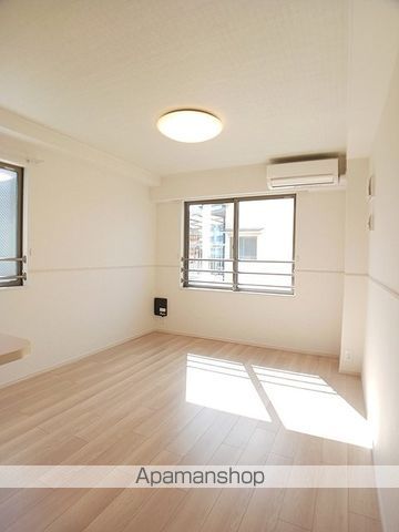 広島電鉄皆実線 皆実町六丁目駅 徒歩15分 3階建 築2年の居間写真
