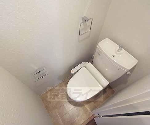 トイレ　ウォシュレット付きトイレです