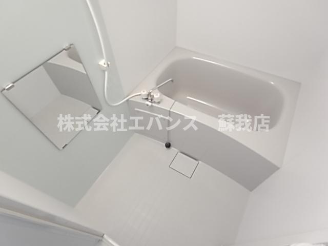 バス・シャワールーム　コンパクトで使いやすいお風呂です
