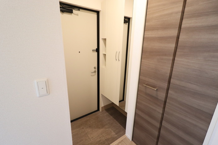 クレスト八万の玄関写真