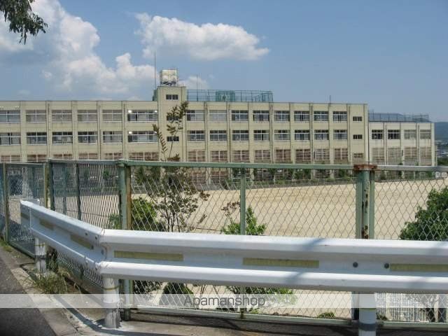 小学校　高槻市立南平台小学校（小学校）まで878m