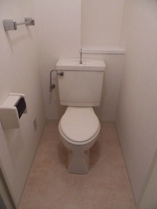 フレール宮の坂のトイレ写真
