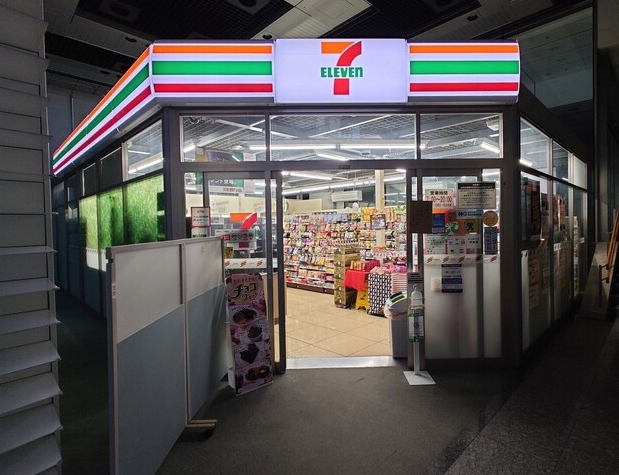 コンビニ　セブンイレブン大和ハウス九段ビル店（コンビニ）まで206m