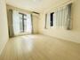 居室・リビング　同建物反転タイプのお部屋