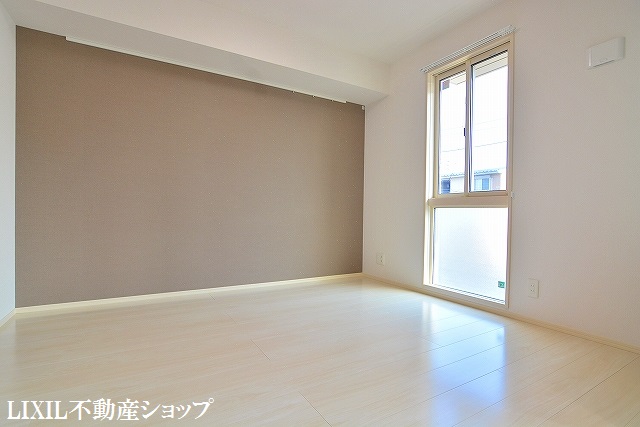 その他　東側５．２帖の洋室です。