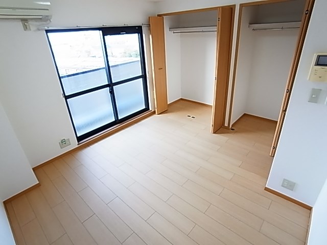 居室・リビング　別部屋同型写真