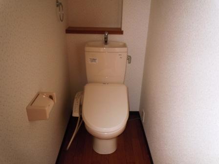 トイレ　温水洗浄便座付き