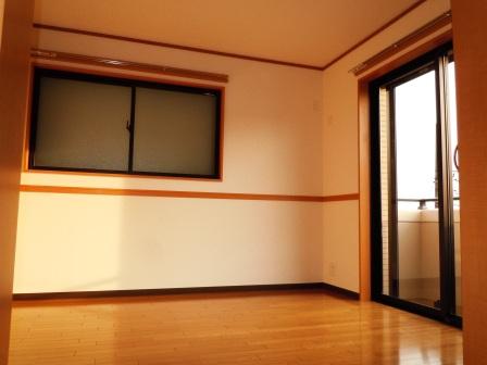 居室・リビング　東南角部屋なので明るいです