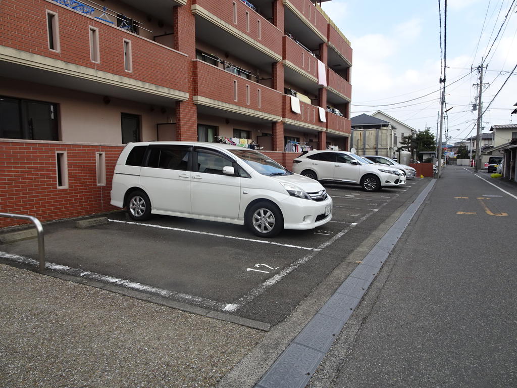 【シェーンベルク安東の駐車場】