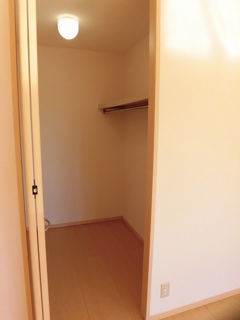 収納　洋室のウォークインクローゼット